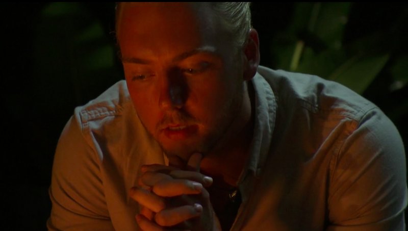 Oliver Hunt i Temptation Island. Oliver Hunt i Temptation Island.